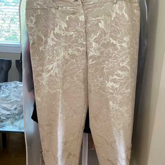 Capri pant suit by French Le Notre. Gold brocade. - Picture 5 of 6